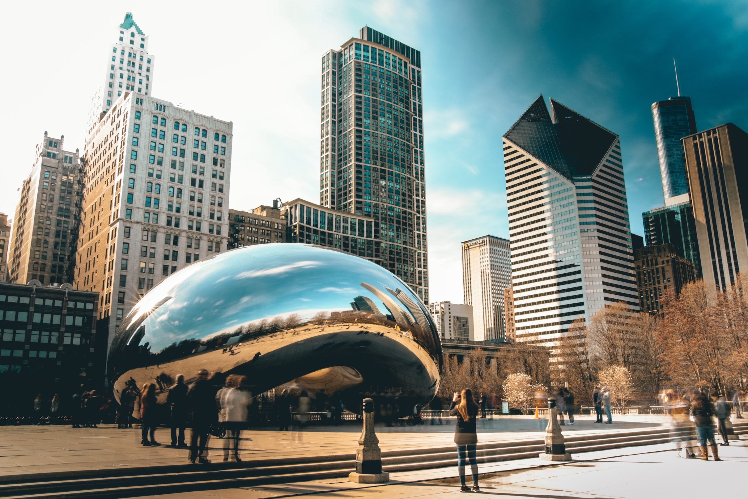 Cloud Gate sculpture in Chicago reflects skyscrapers, attracting business tourism.