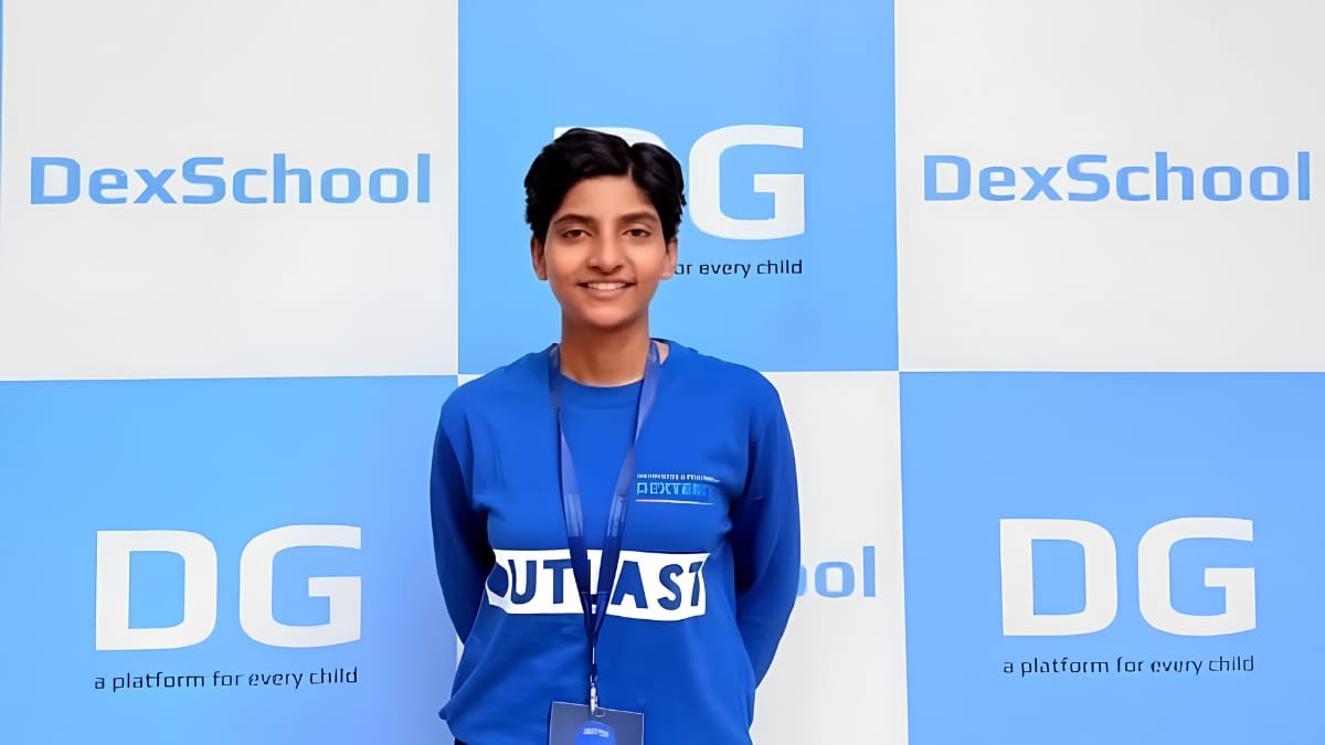 Bihar student in DexSchool shirt, awarded Lincoln Scholarship
