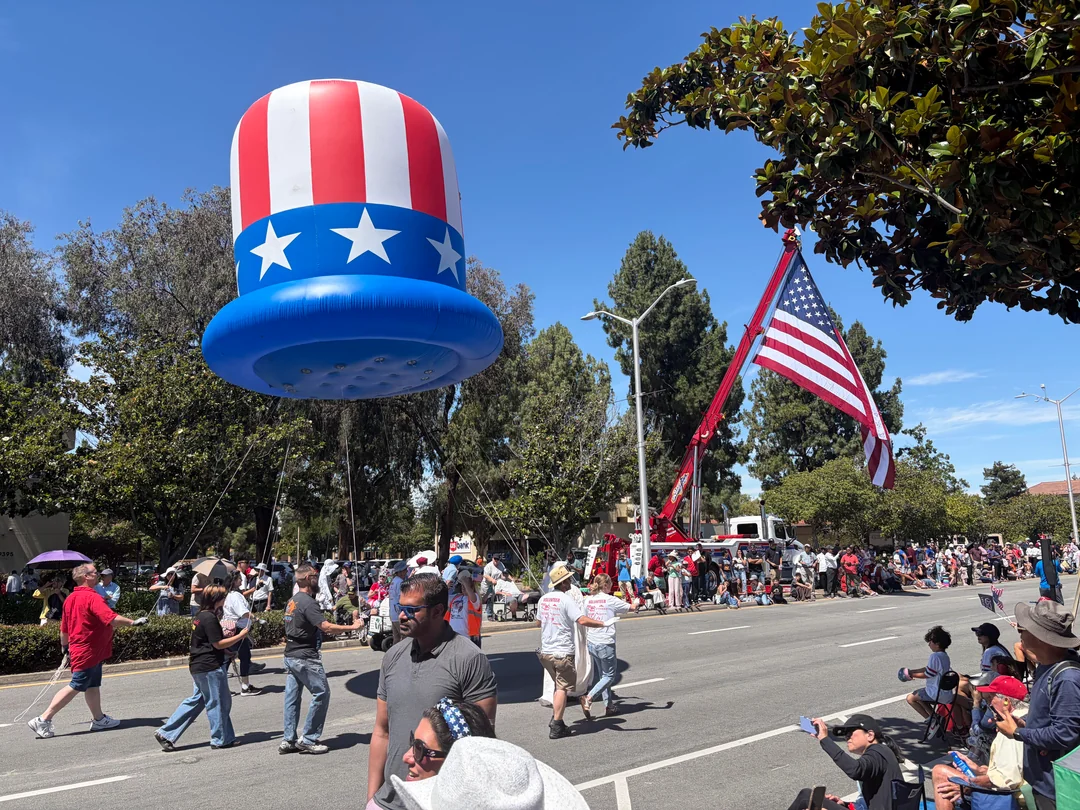 Giant Uncle Sam hat and American flag at Fremont July 4th parade.