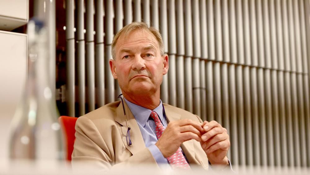 UK MP Lowe in tan suit discusses Pakistan politics