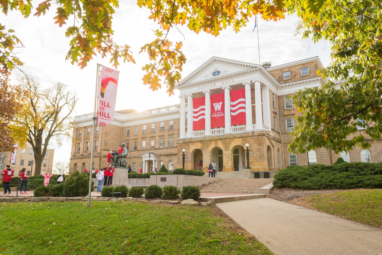 Wisconsin students in front of Bascom Hall, with "Fill the Hill" banner.