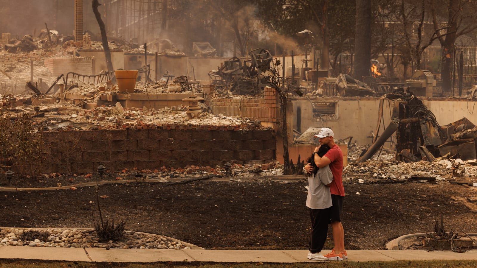 Spokane wildfire aftermath: Couple hugs amidst destroyed homes, news.